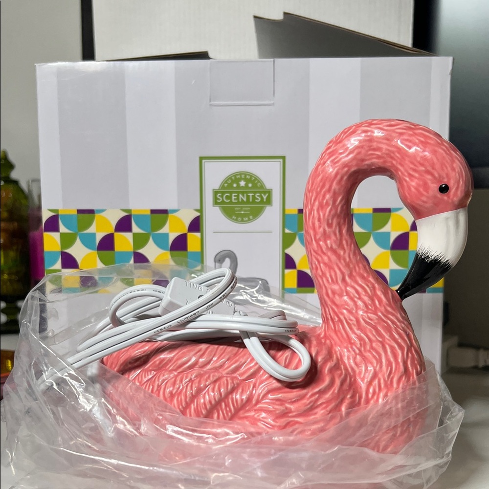 Scentsy Coral Pink Flamingo Ceramic Plug-In Wax Warmer - Picture 2 of 5